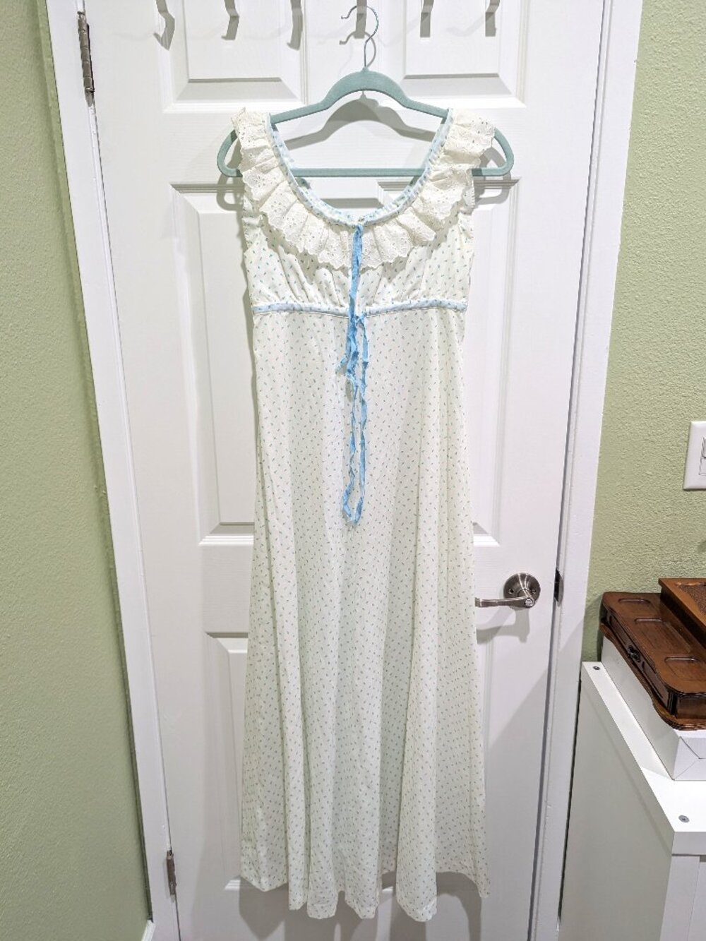 Vintage 70s Lace Collar White and Blue Floral Sundress